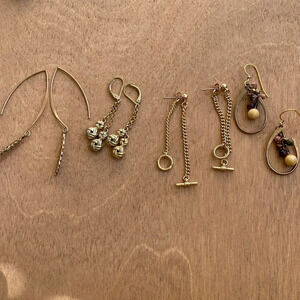 4 pairs of gold tone dangle earrings